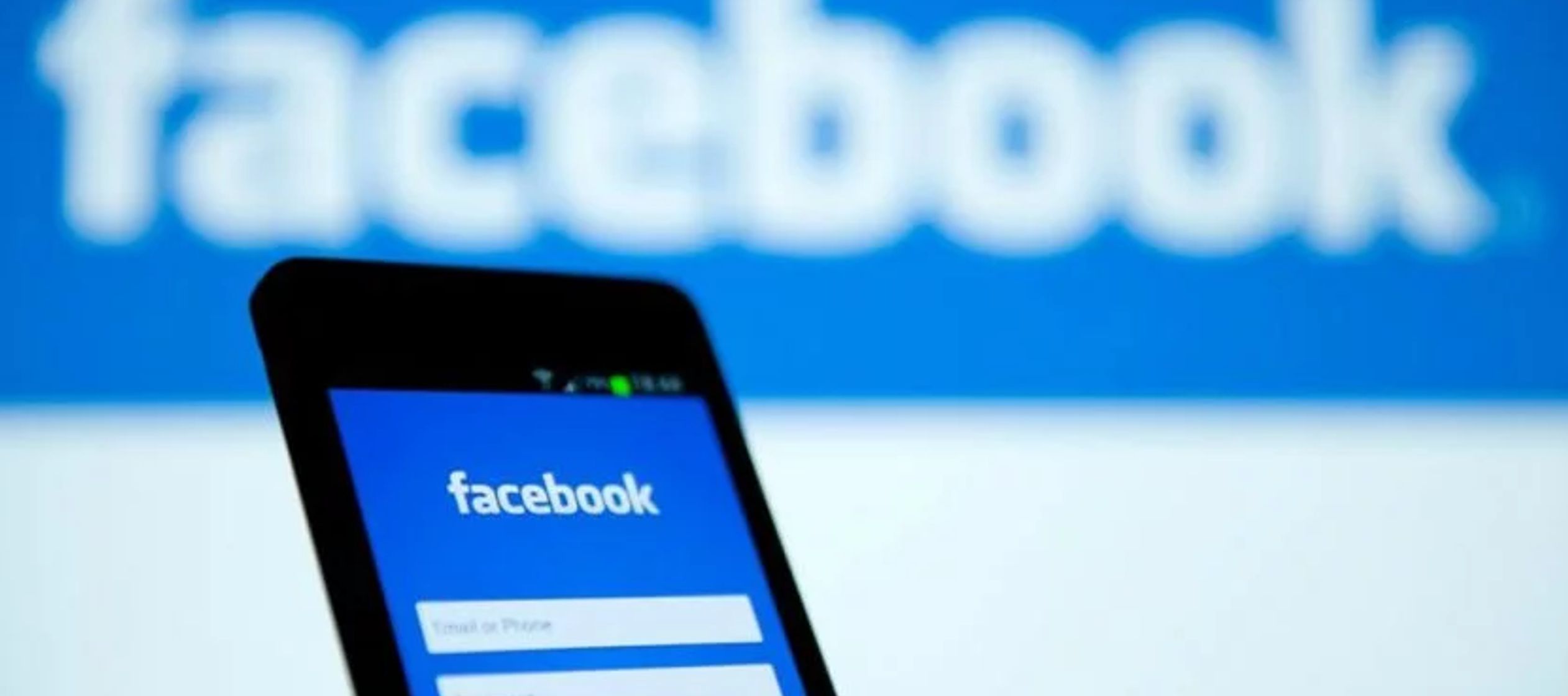 La demanda fue presentada el lunes en Houston contra Facebook, contra el clausurado sitio de...