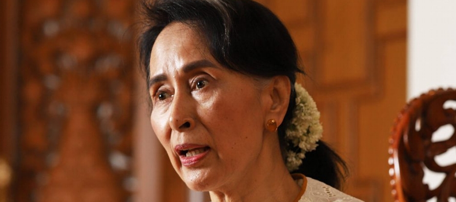 El Senado votó de forma unánime para despojar a Suu Kyi, lideresa civil de Myanmar,...
