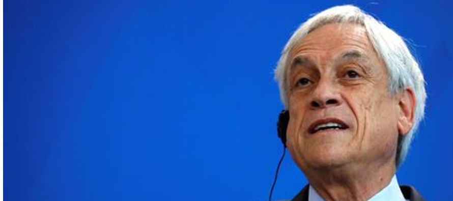 Durante una visita oficial a Alemania, Piñera respondió a una carta enviada por...