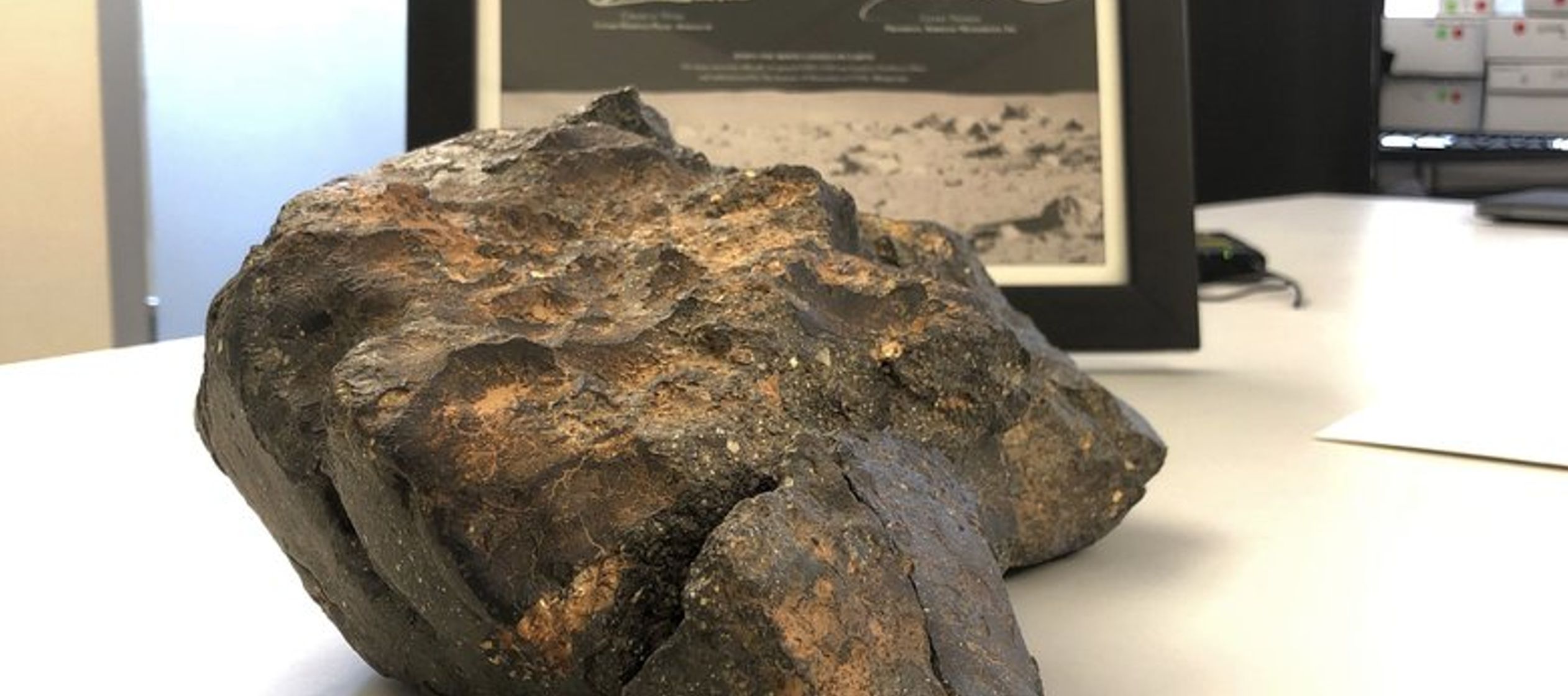 El meteorito está compuesto de seis fragmentos que encajan como un rompecabezas. La pieza...