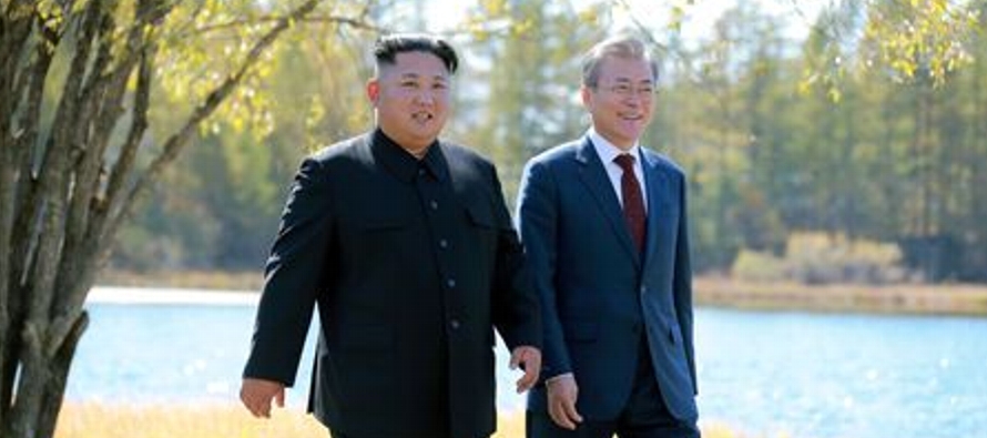 Kim y el presidente de Estados Unidos, Donald Trump, se comprometieron a trabajar para lograr la...