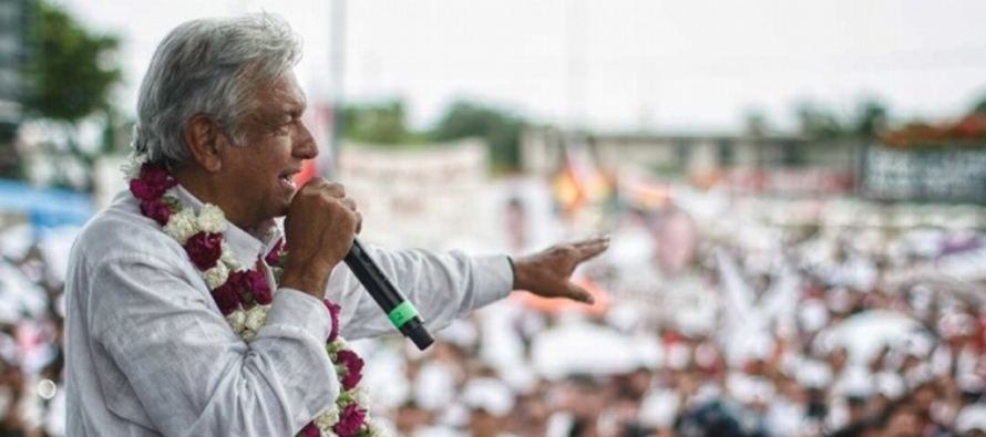 López Obrador llegará al aeropuerto internacional de Cancún, donde será...