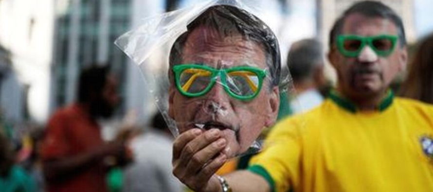 Las encuestadoras dicen que Bolsonaro tiene una ventaja de 18 puntos porcentuales sobre Fernando...