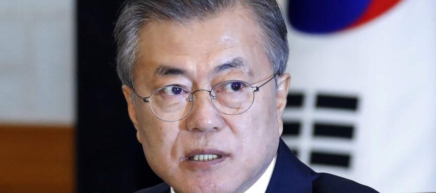 La medida del presidente Moon Jae-in es vista como un intento de demostrar que está decidido...