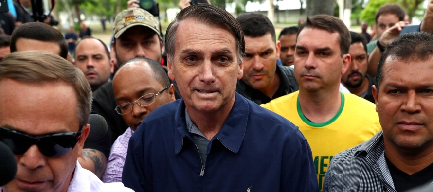 Bolsonaro, quien fue apuñalado el mes pasado durante un acto de campaña,...