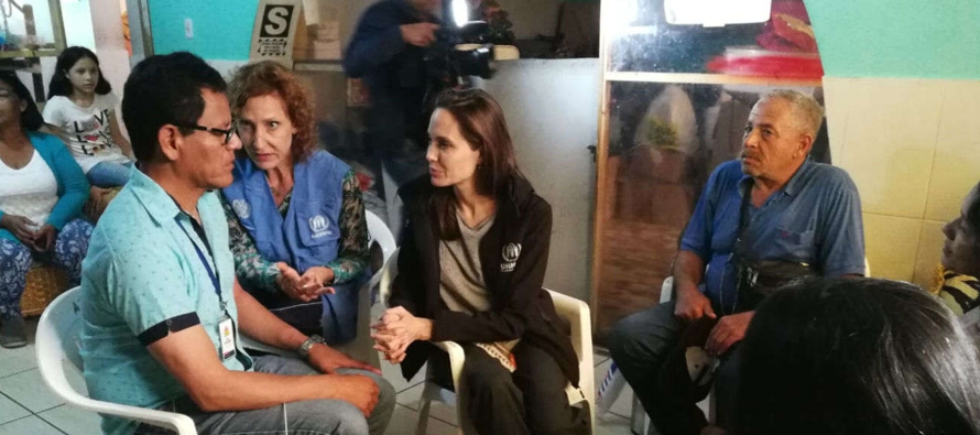Jolie, en su rol de enviada especial de la agencia de Naciones Unidas para los Refugiados (ACNUR),...