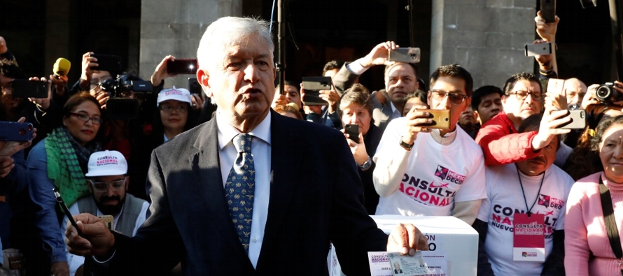 El presidente electo, Andrés Manuel López Obrador, quien ha criticado por su elevado...