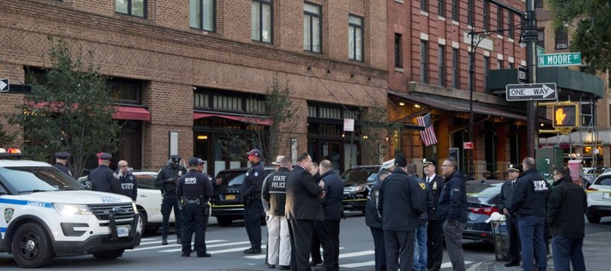 El alcalde de Nueva York Bill de Blasio elogió al "atento" guardia de seguridad...