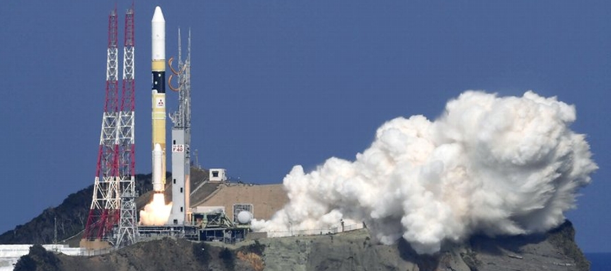 El satélite de observación KhalifaSat Earth fue lanzado por la Agencia de...