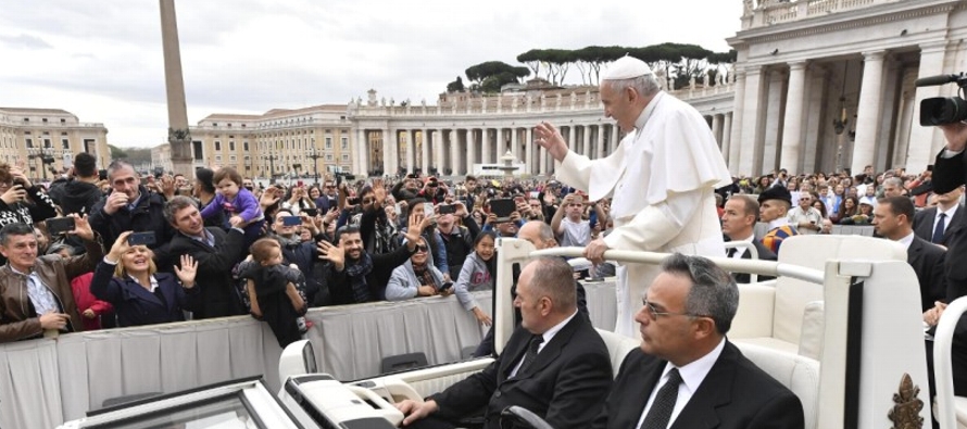 Esta es la exhortación del Papa a los fieles y visitantes que han participado en la...