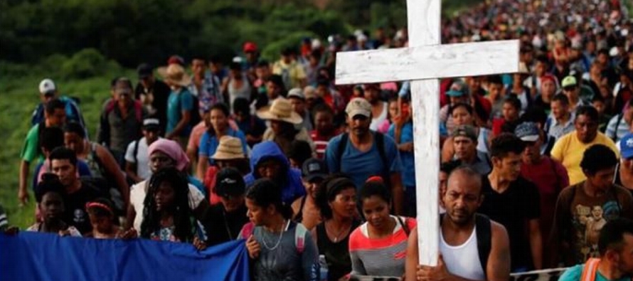 Más de 1,000 centroamericanos, muchos de ellos huyendo de la violencia de las pandillas y de...