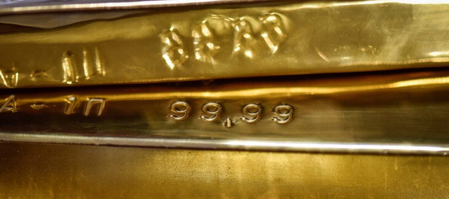 A las 1242 GMT, el oro al contado perdía un 0,06 por ciento a 1.199,91 dólares por...