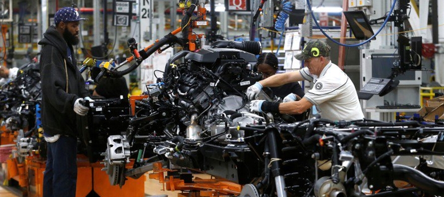 La Reserva Federal dijo el viernes que la producción industrial creció un 0,3 por...