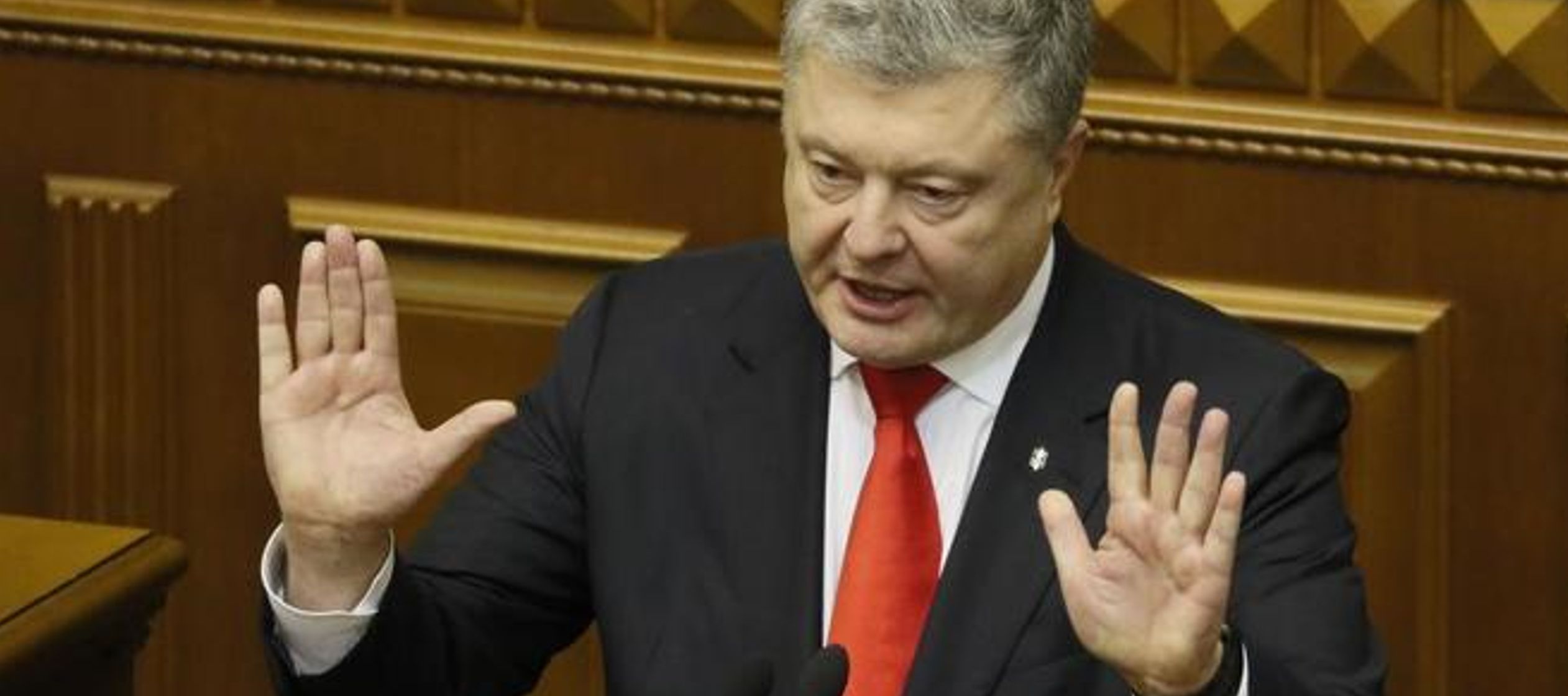 Poroshenko aclaró que el estado de excepción no supone la introducción de...