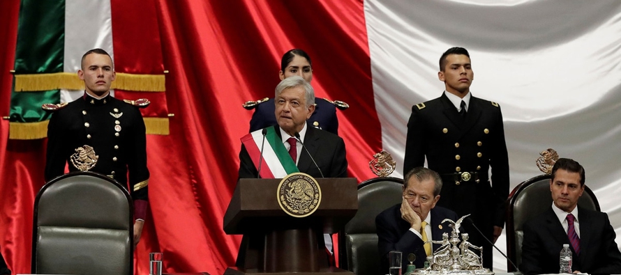 López Obrador juró como el primer presidente de izquierda en la historia reciente de...
