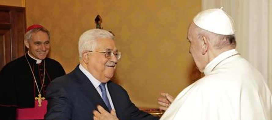 El pontífice le dio a Abbas su Mensaje por la Paz con una dedicatoria. "Lo quiero...