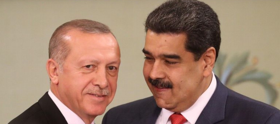 Erdogan, quien realiza su primera visita oficial a la nación sudamericana, no...