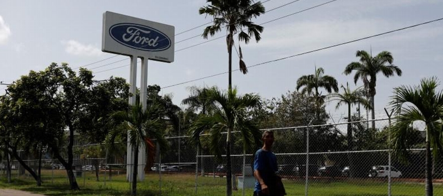 Ford afirmó en un comunicado el martes que seguirá en el país petrolero...