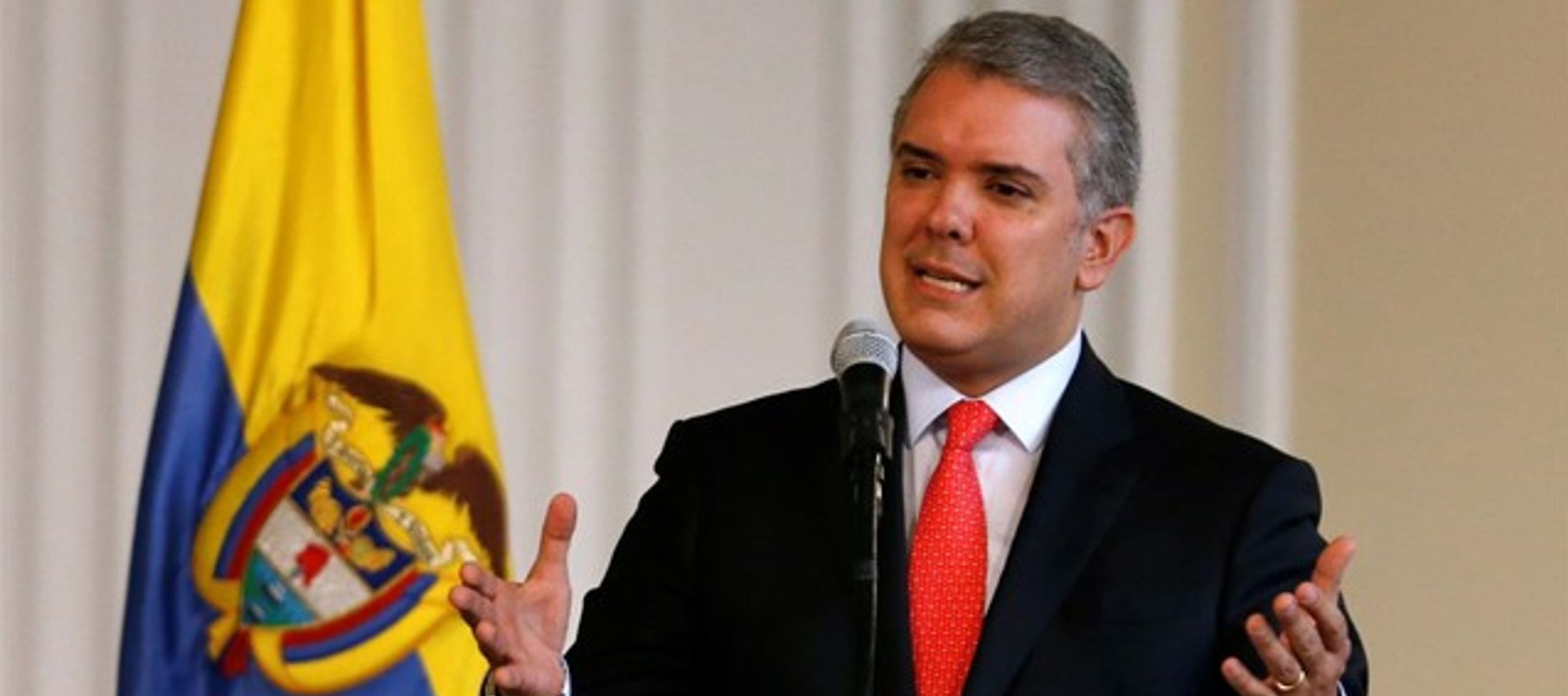 El ex presidente Álvaro Uribe le ha descrito como "un gladiador de la democracia y de...