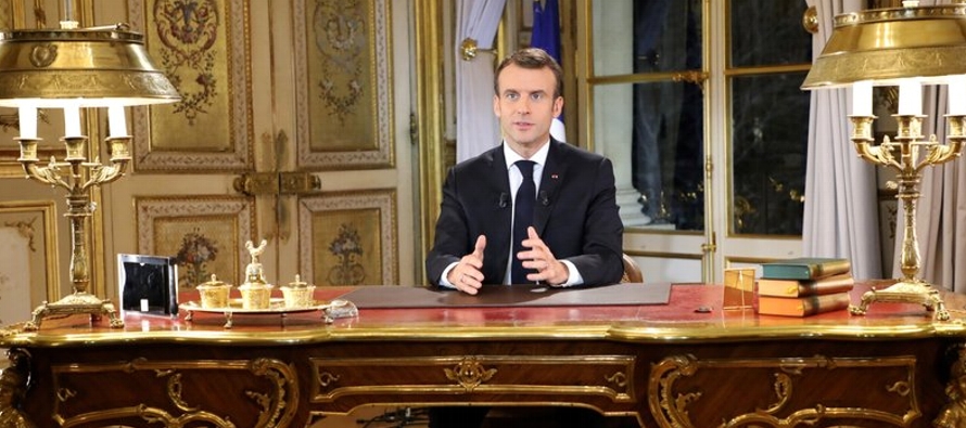 En declaraciones con voz suave y tono amable, Macron imploró que regrese la calma tras...