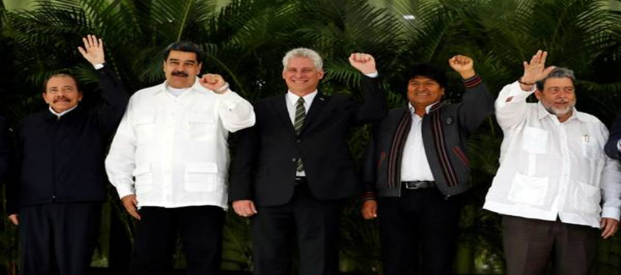 El Alba-TCP, una alianza fundada en 2004 por los fallecidos líderes de Cuba, Fidel Castro, y...