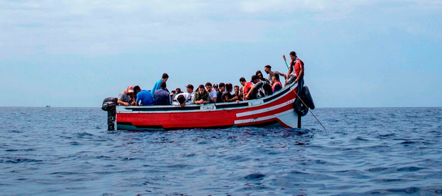 Todos los migrantes _los supervivientes son 29 hombres y cuatro mujeres_ provenían del...