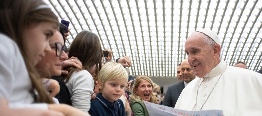 El Papa se ha encontrado con los empleados de la Santa Sede y del Estado de la Ciudad del Vaticano,...