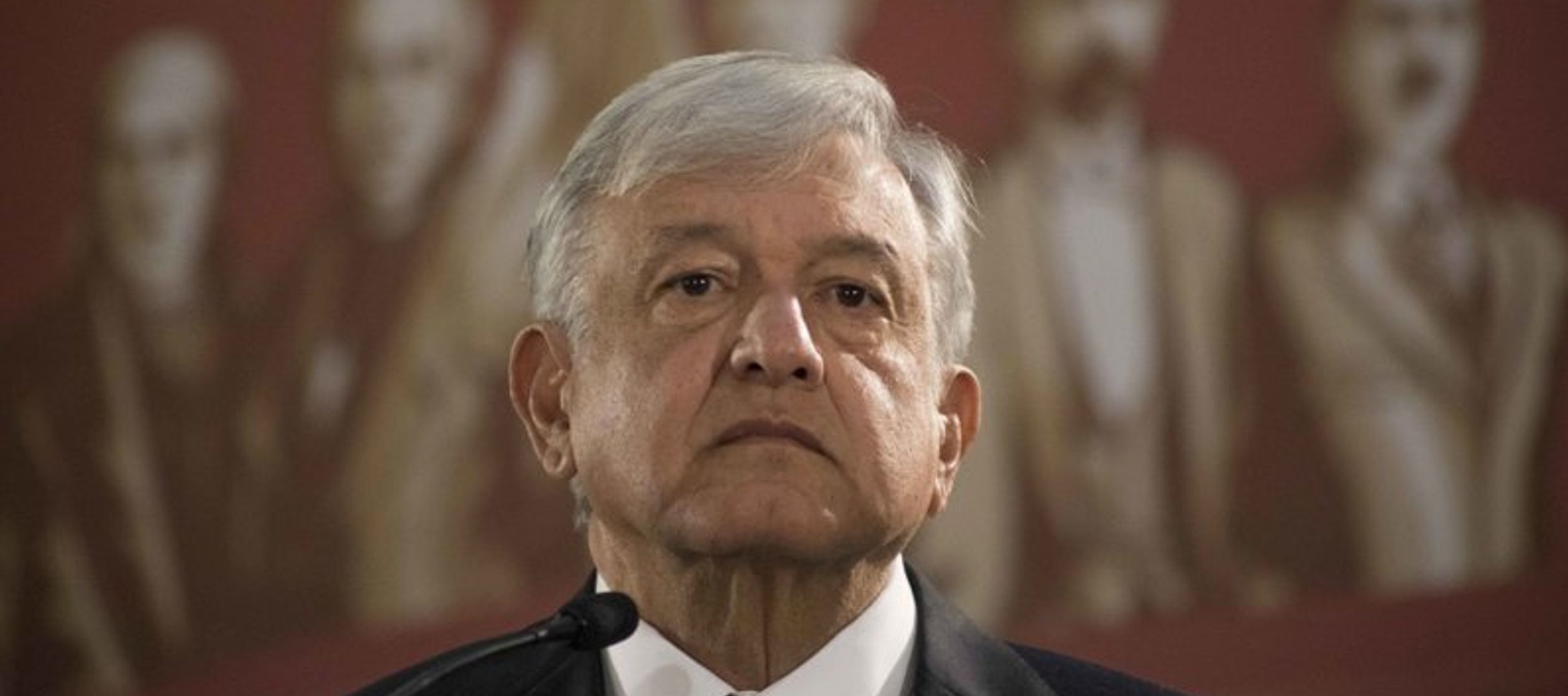 López Obrador argumenta que la norma ya existe en el Artículo 127 de la...