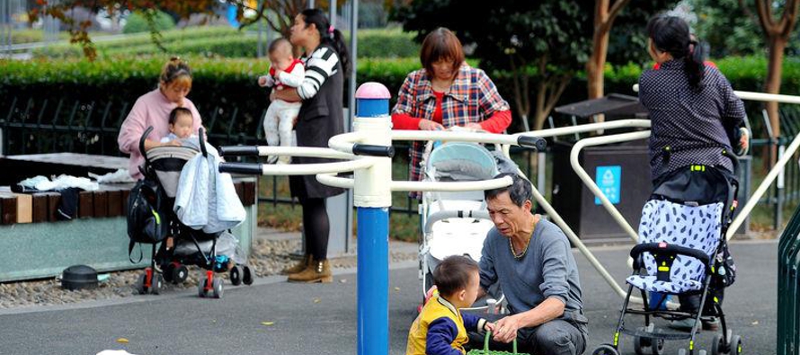 La población de China alcanzará un pico de 1.442 millones de personas en 2029 y...