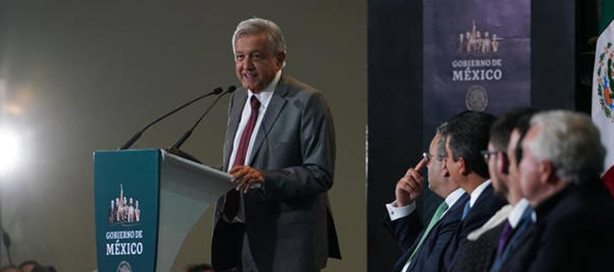 El presidente Andrés López Obrador, que ha decidido evitar la ostentosa guardia...