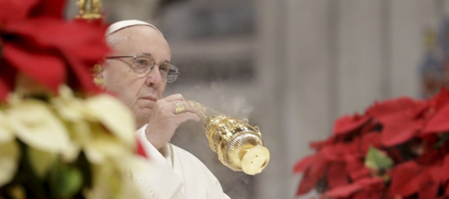 El papa Francisco celebró el domingo la Epifanía instando a los fieles a seguir el...