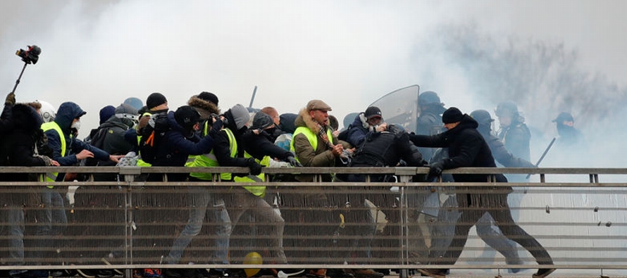 El enfrentamiento del sábado entre Dettinger y la policía que bloqueaba un puente...
