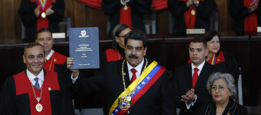 En la ceremonia oficial, Maduro recordó al prócer Simón Bolívar y a su...