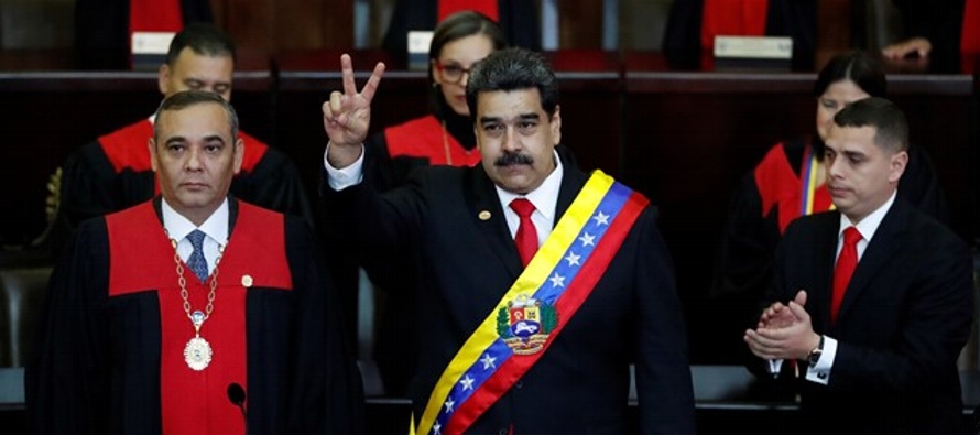 Maduro ha completado su juramento prometiendo "defender la independencia e integridad absoluta...