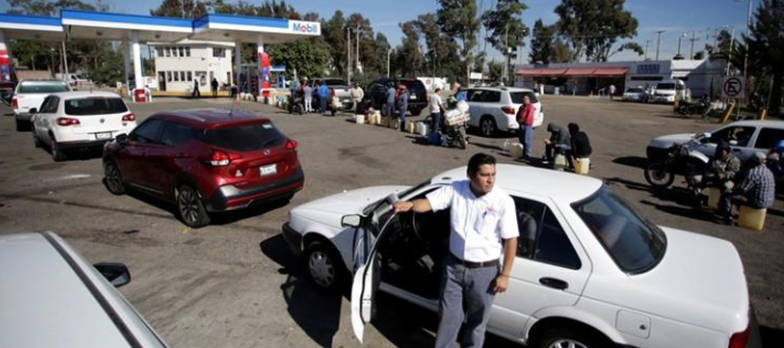 México consume unos 765,000 bpd de gasolina, de una demanda total de combustibles de 1.5...
