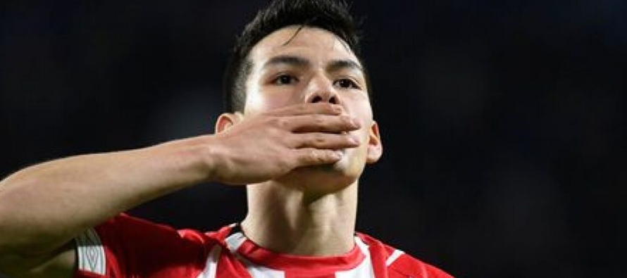 Lozano, de 23 años y quien juega en el PSV Eindhoven holandés, superó al...