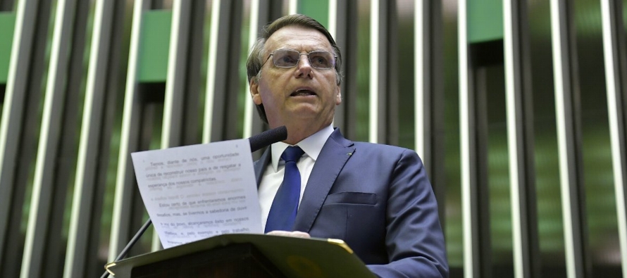 El gobierno de derecha de Bolsonaro dijo el sábado que reconoció a Juan...