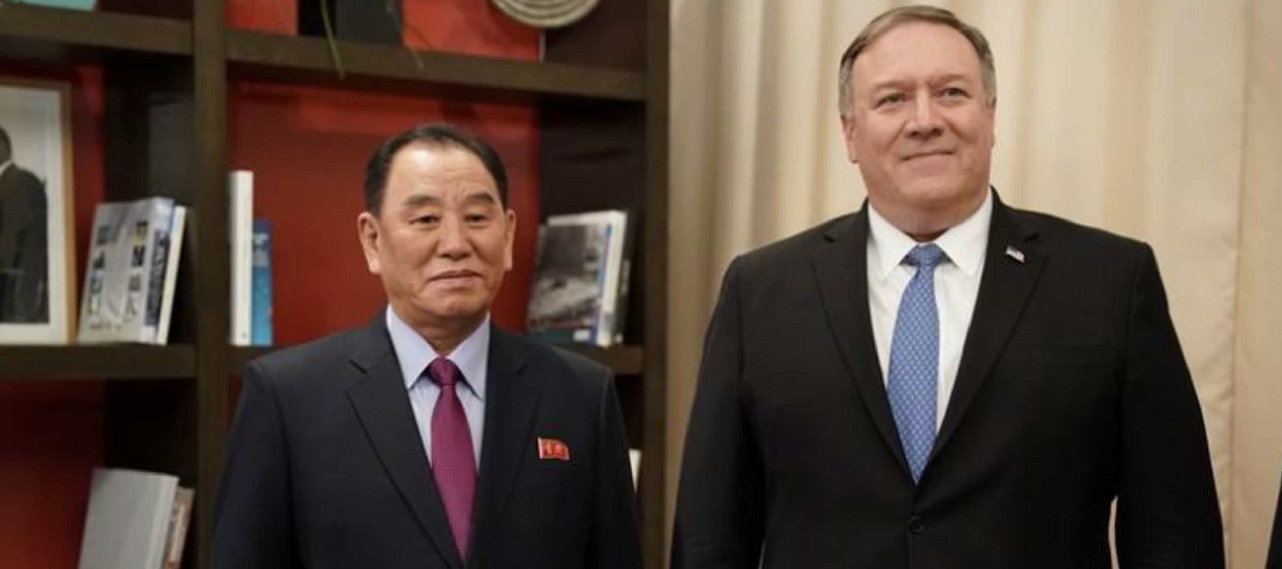 Después de la reunión entre Pompeo y Kim, diplomáticos estadounidenses y...