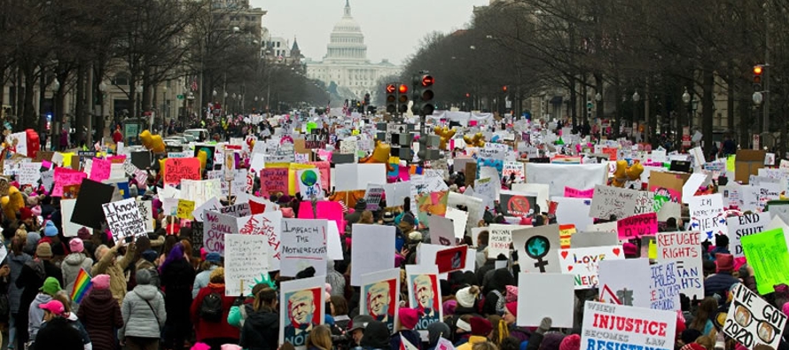 En Washington, la Plaza de la Libertad estaba abarrotada de gente sobre las 10 de la mañana...