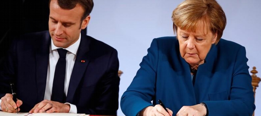 La canciller alemana Angela Merkel y el presidente francés Emmanuel Macron firmarán...