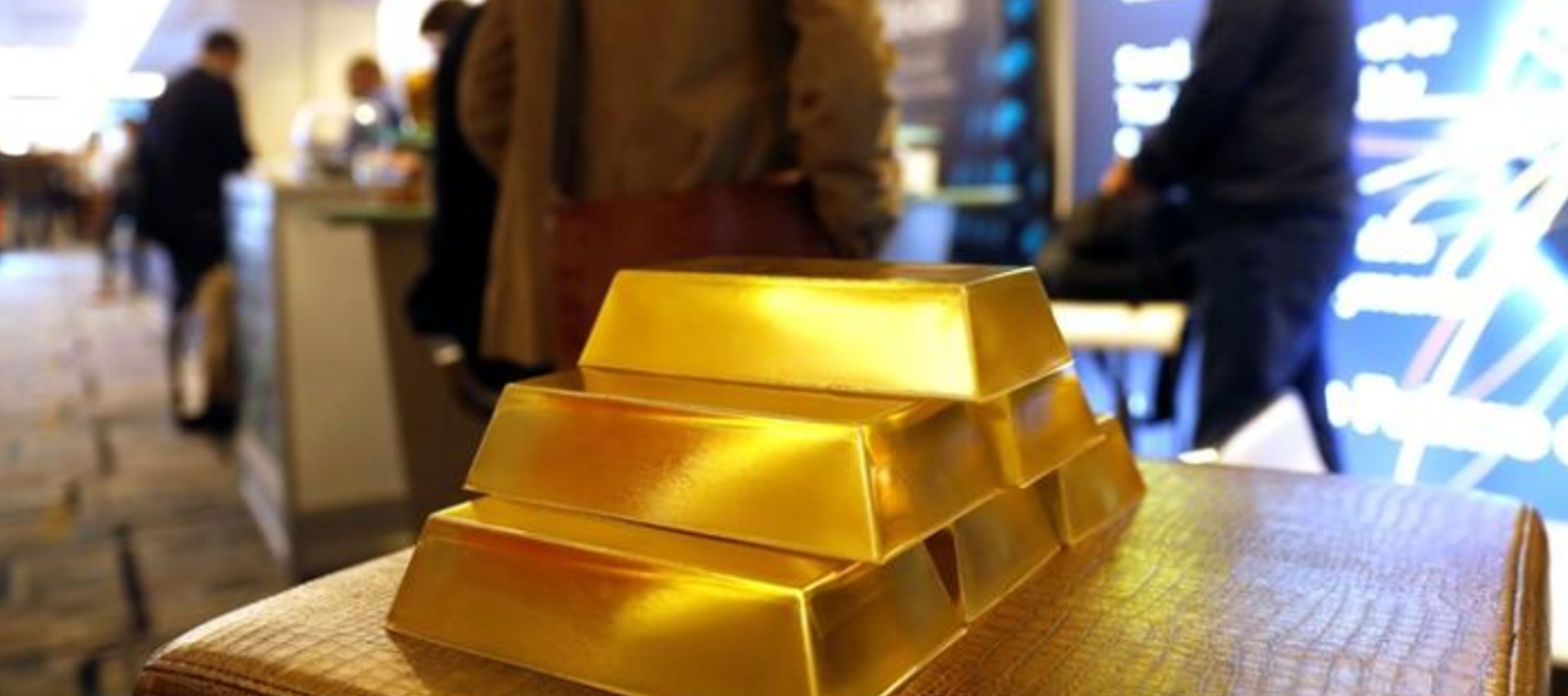 A las 1957 GMT, el oro al contado declinaba un 0,1 por ciento a 1.280,20 dólares por onza...