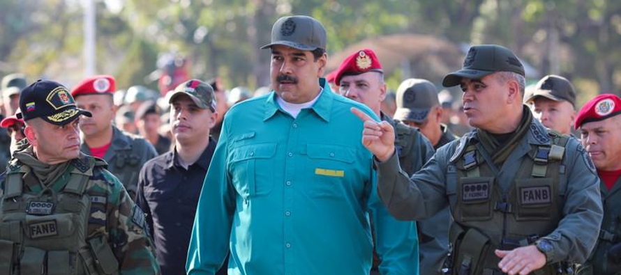 Nicolás Maduro, encabezó el domingo ejercicios militares con equipamiento ruso que...