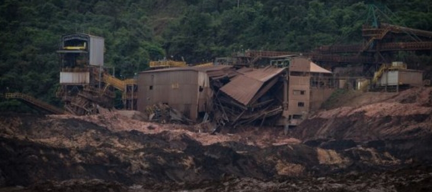 Los bomberos del estado de Minas Gerais confirmaron el lunes la muerte de 60 personas por la...