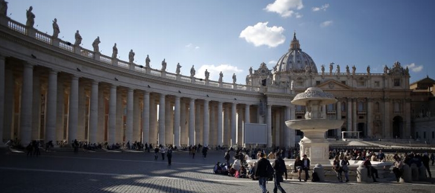 El Vaticano dijo en un comunicado el martes que el padre Hermann Geissler rechaza la denuncia y se...