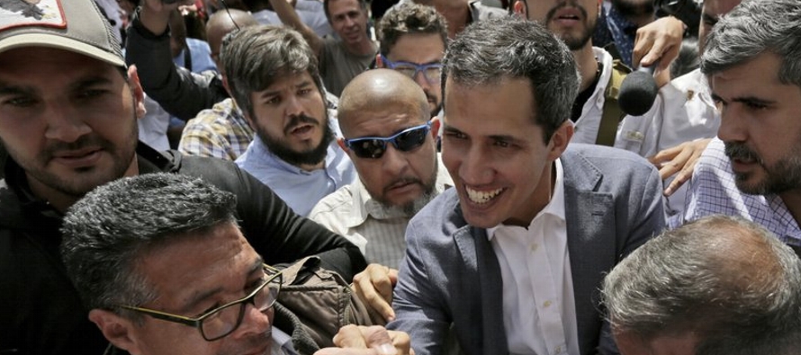 El fiscal Tarek William Saab también pidió congelar los activos de Guaidó,...