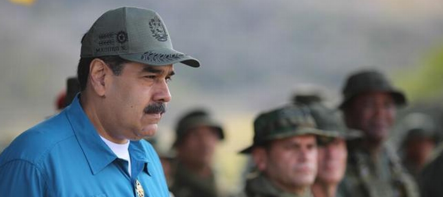 Fieles milicianos para consolidar la batalla interna militar y la sutil diplomacia bolivariana, con...