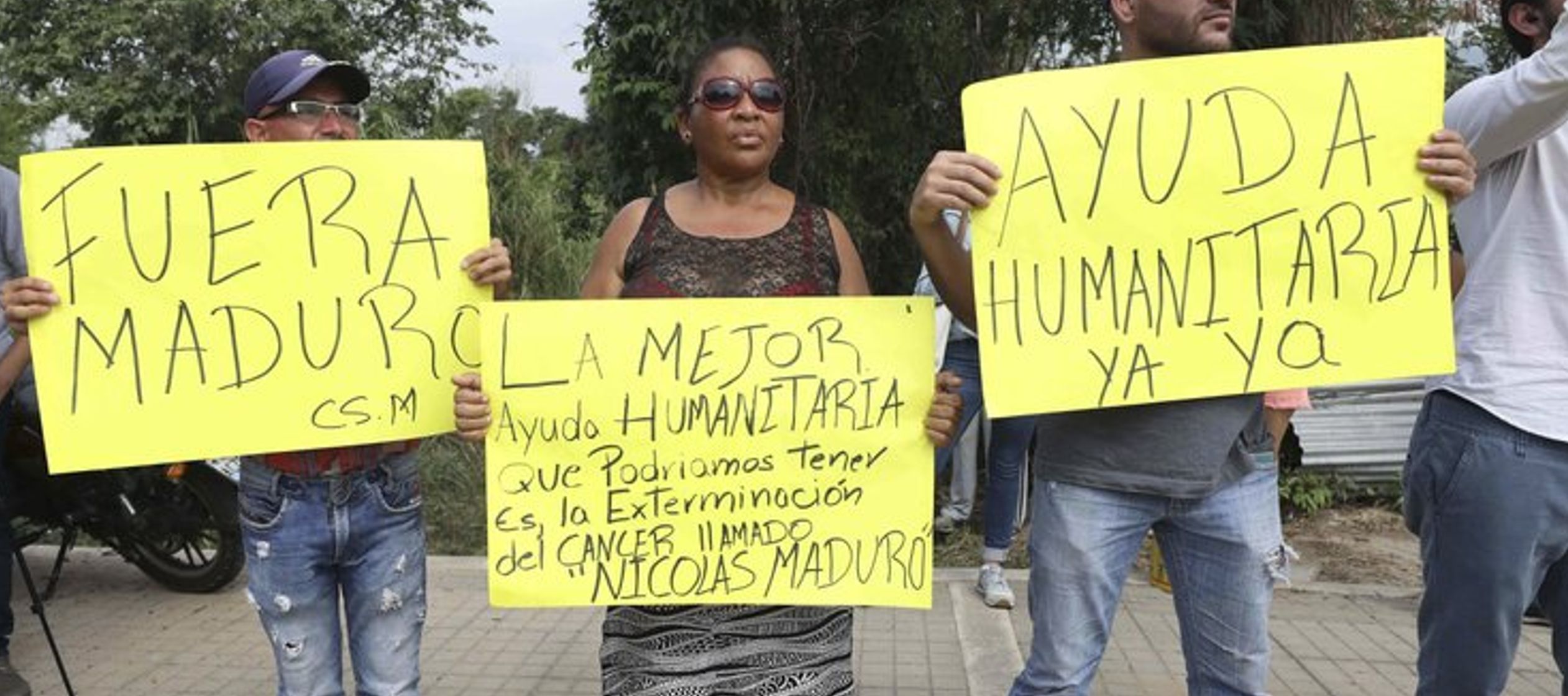 Al grito de “¡arriba Venezuela!” algunas de las personas que encontraban a las...