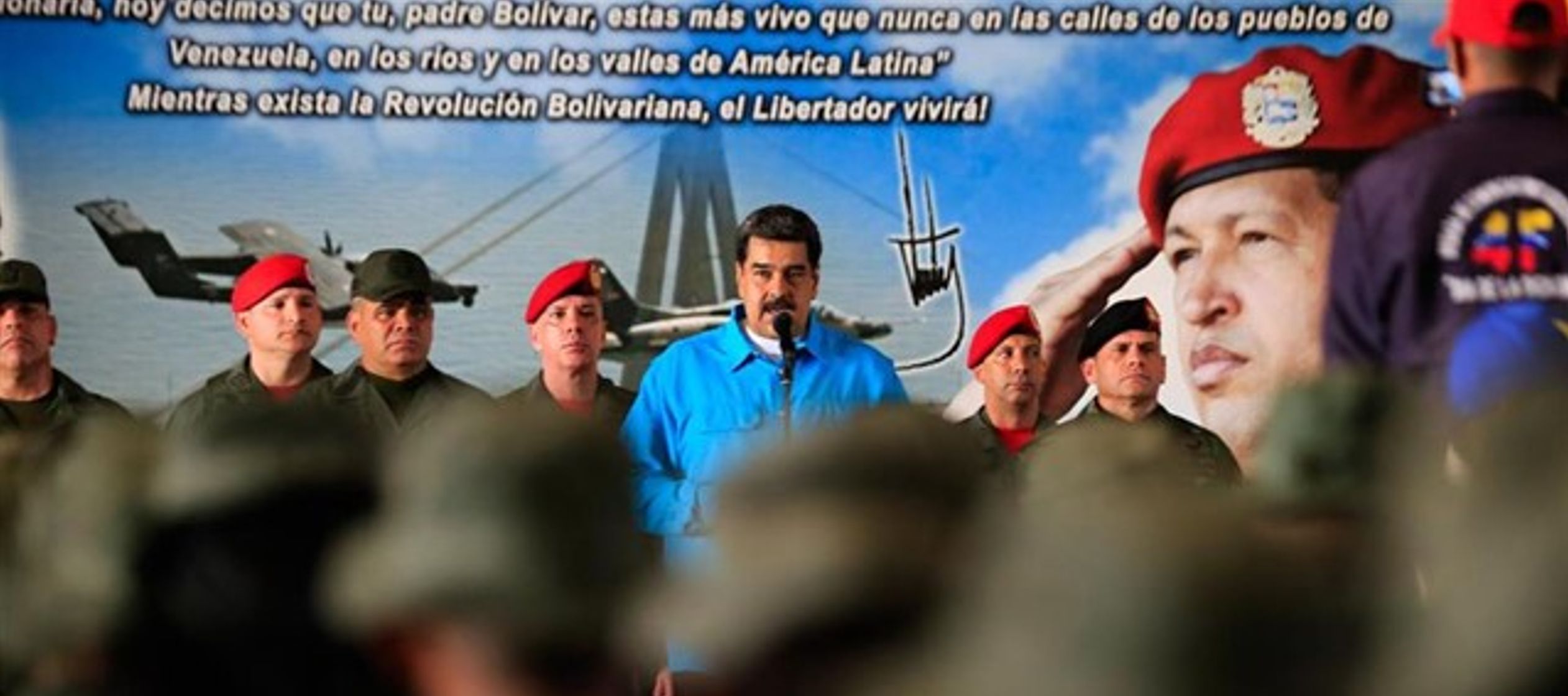 Maduro ha precisado que esta tarea recae no solo en los cuerpos militares y policiales, sino...
