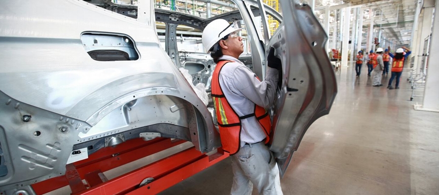 La Reserva Federal dijo el viernes que la producción manufacturera se hundió un 0,9...