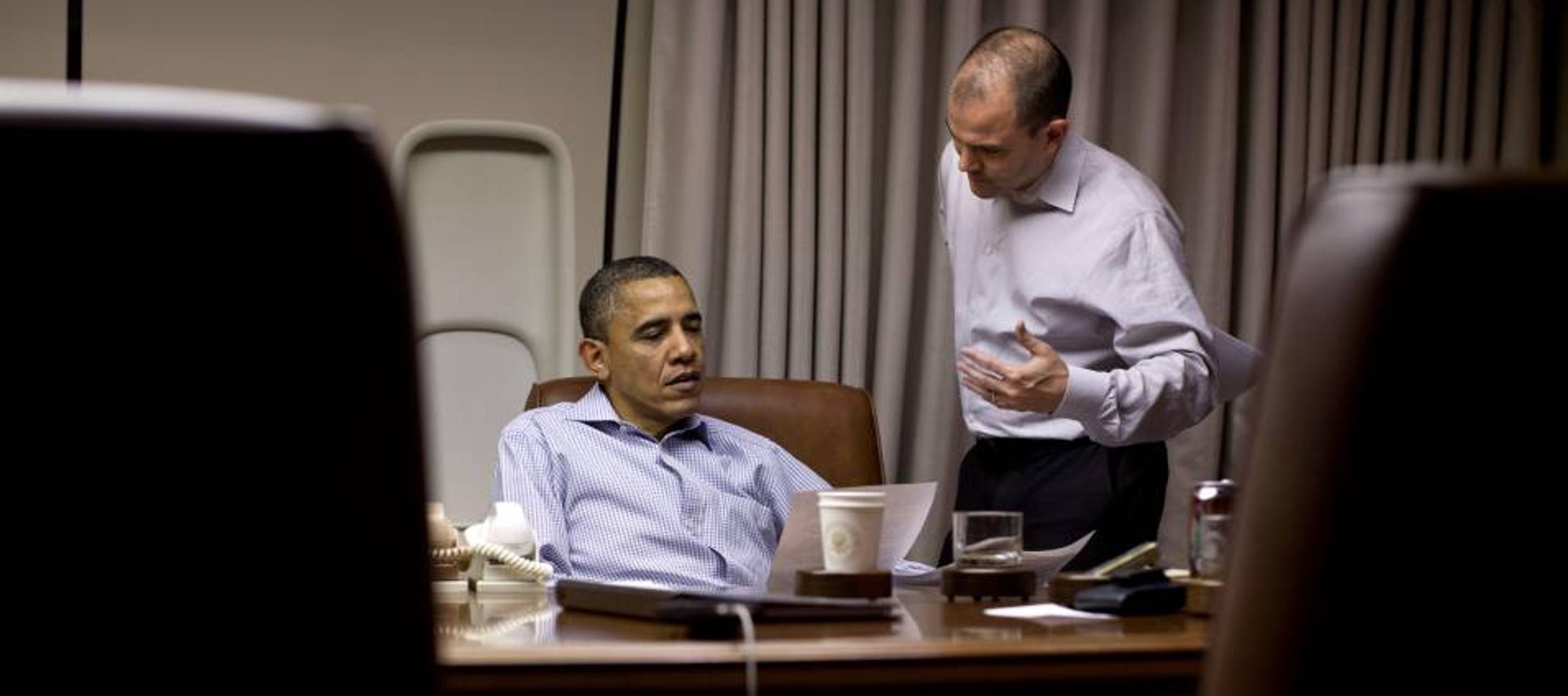 A última hora de la tarde del jueves, Obama presidió una reunión que...